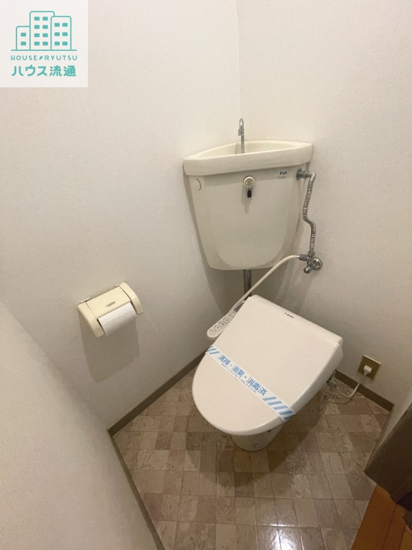 トイレ　※写真は別号室です。