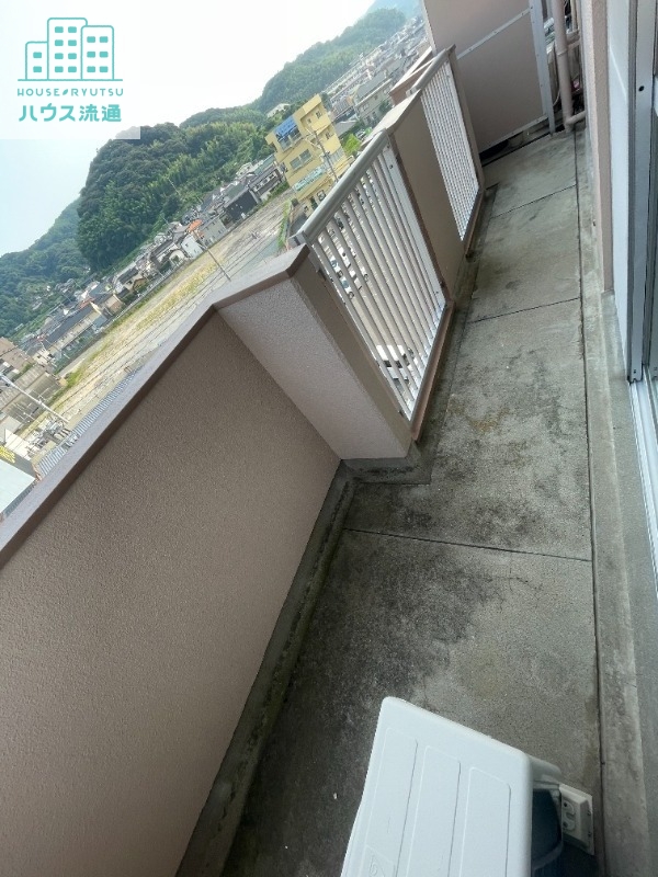 バルコニー　※写真は別号室です。