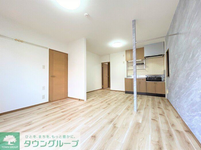 多摩都市モノレール 泉体育館駅 徒歩5分 2階建 築32年の居間写真