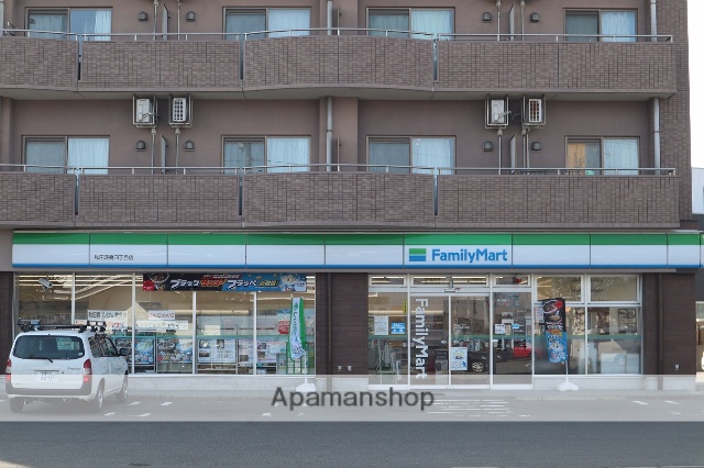 コンビニ　ファミリーマート（コンビニ）まで412m