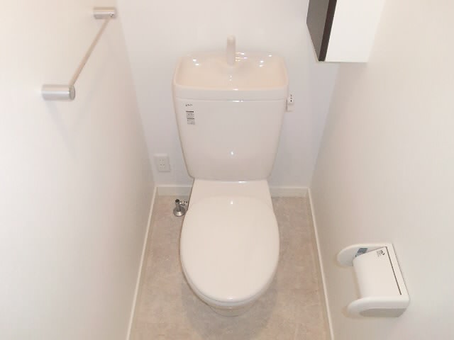 京王線 明大前駅 徒歩10分 3階建 築17年のトイレ写真
