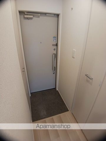 ＪＲ京浜東北線 大宮駅 バス乗車時間：30分 最寄りバス停で下車 徒歩4分 3階建 築2年の玄関写真