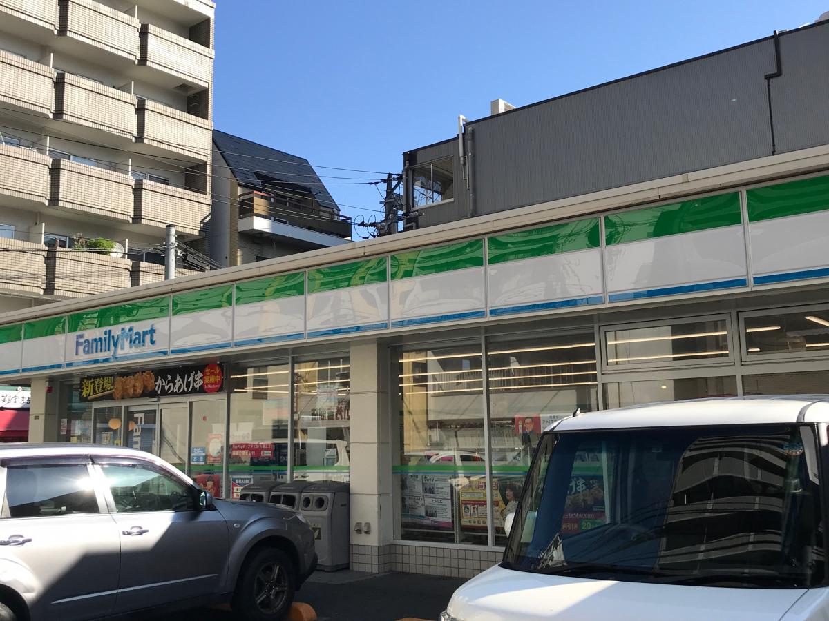 コンビニ　ファミリーマート猫屋町店（コンビニ）まで135m