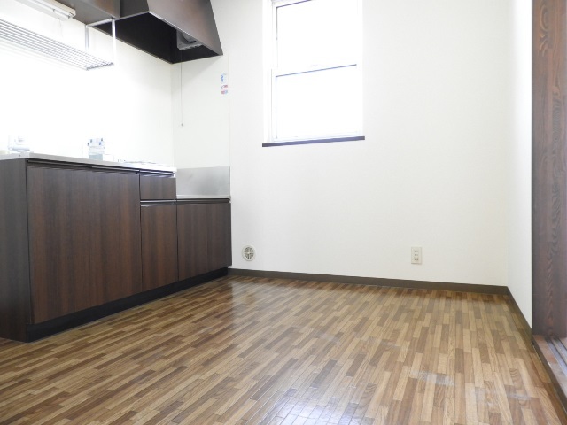 ＪＲ羽越本線 新発田駅 バス乗車時間：9分 最寄りバス停で下車 徒歩2分 2階建 築34年の居間写真