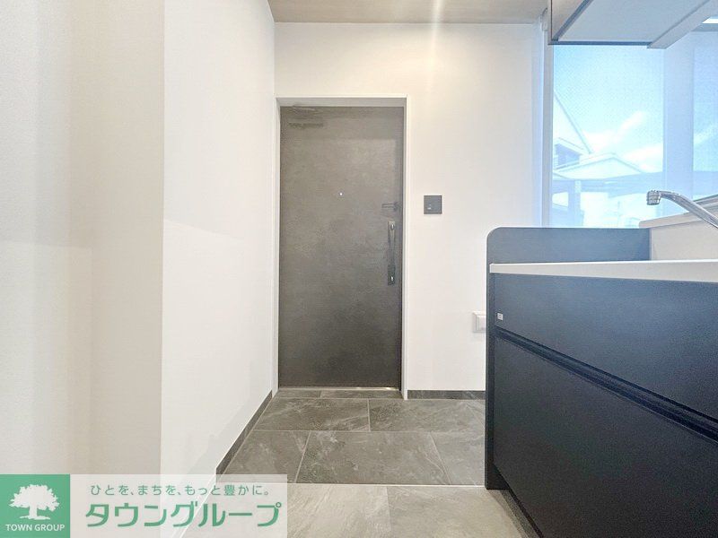 玄関　お部屋探しは株式会社　タウンハウジング　までお気軽にお問合…