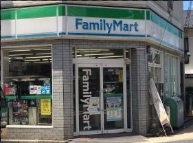 コンビニ　ファミリーマート上戸田二丁目店（コンビニ）まで100m