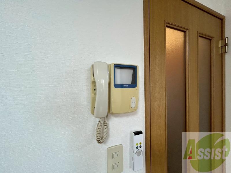 セキュリティ　ＴＶモニター付インターホンです。来客者の顔が見えるので安心！