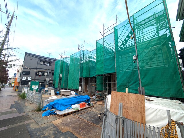 建物外観　３棟の建設現場となります♪