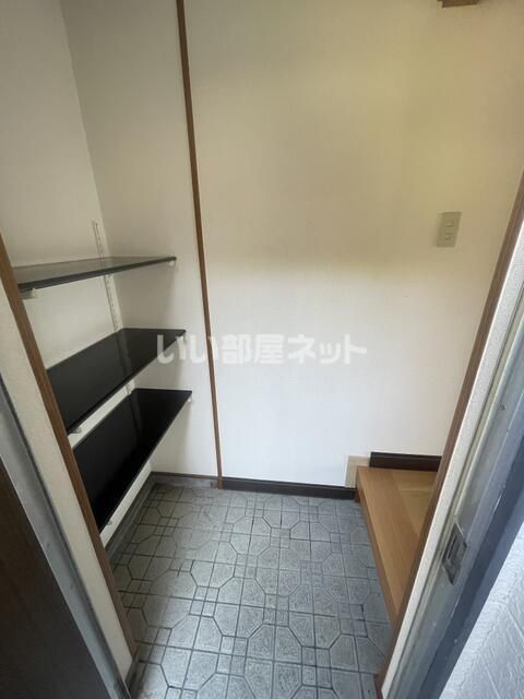日宇浦川ハイツの玄関写真