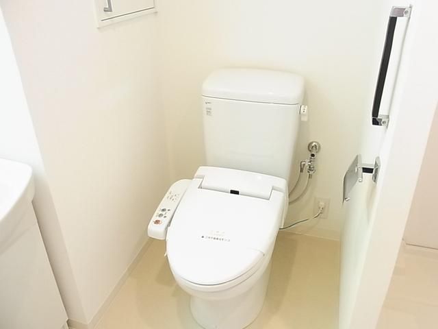 トイレ　清潔感ある水まわり