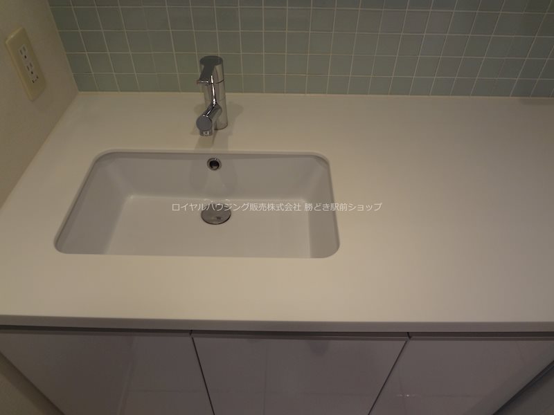 洗面設備　※別部屋参考写真です。