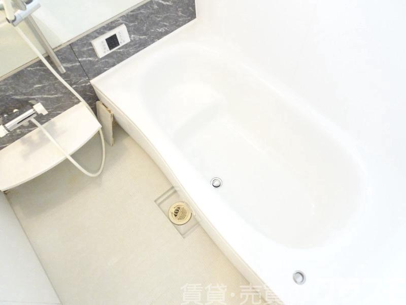 バス・シャワールーム　浴室乾燥機＆追焚機能付き広々バスルーム♪