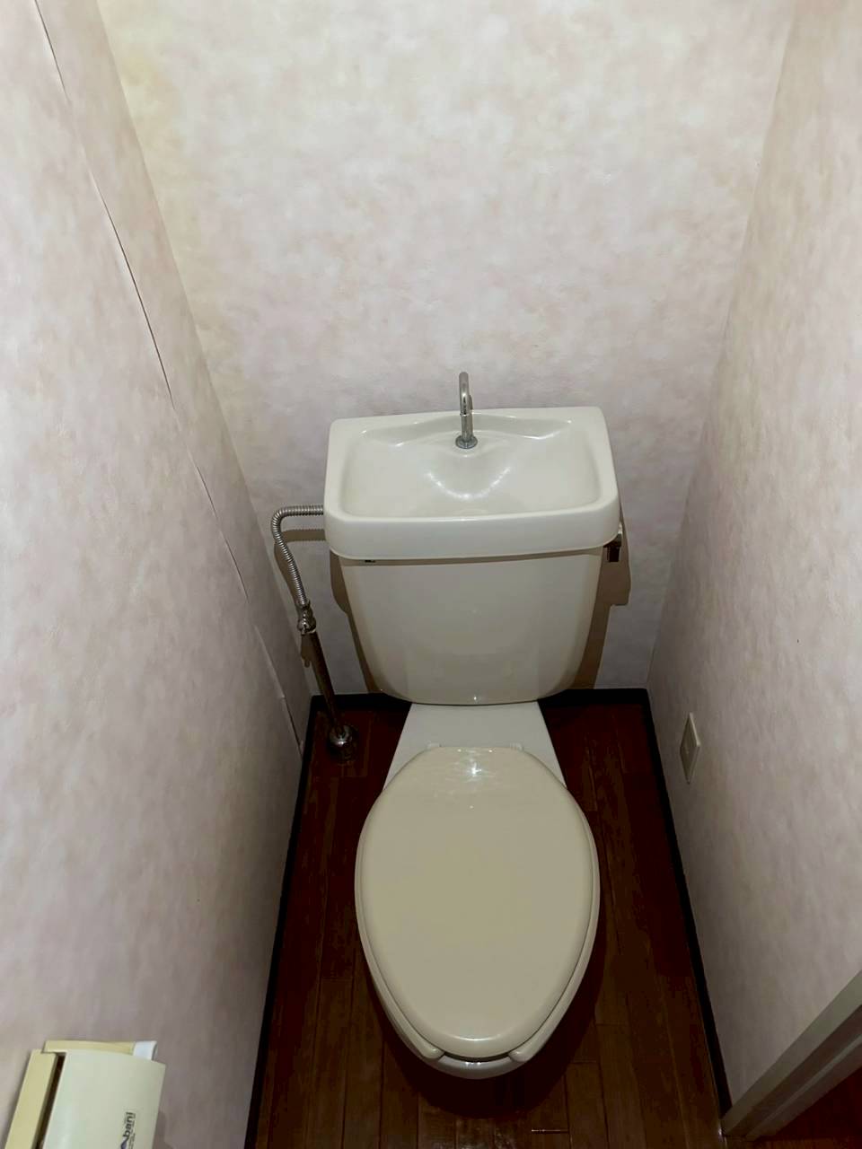 トイレ　落ち着いた色調のトイレです