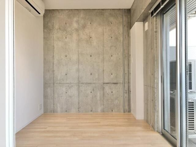 その他部屋・スペース　開放的な寝室です