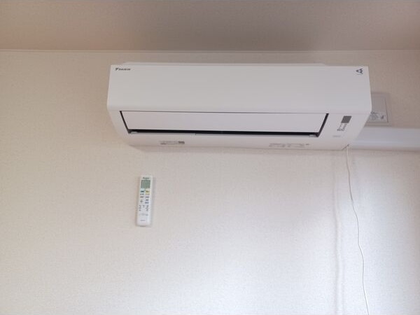 その他設備　夏もカラッと快適なエアコン付き♪