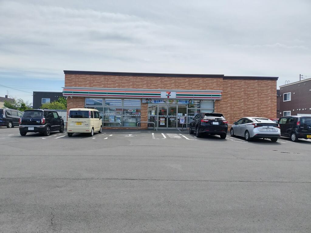 コンビニ　セブンイレブン札幌新琴似1条店（コンビニ）まで241m