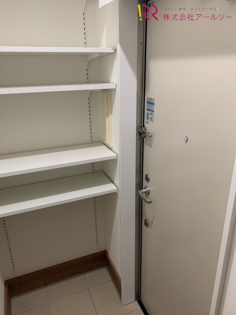 玄関　可動式棚　※反転タイプ