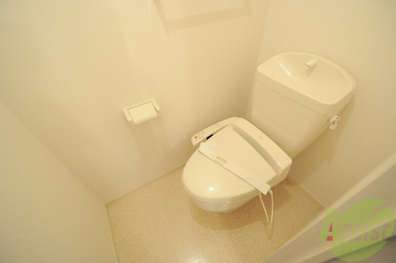 トイレ　うれしいウォシュレット完備。心地よい空間です。