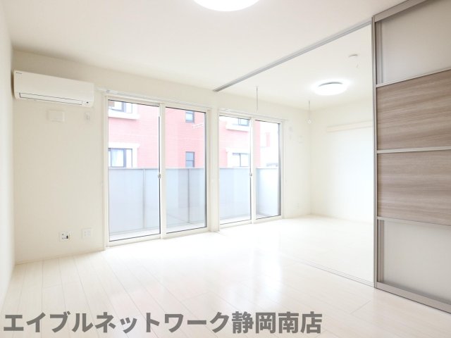 居室・リビング　居間です