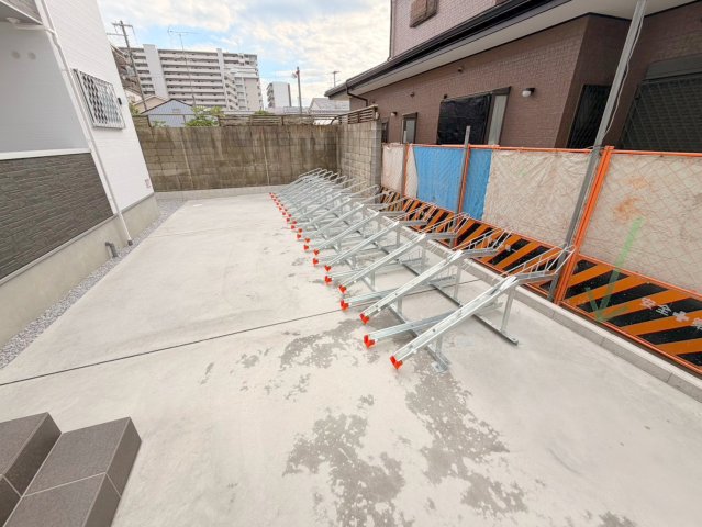 駐車場　敷地内には入居者専用の駐輪スペースもあります。