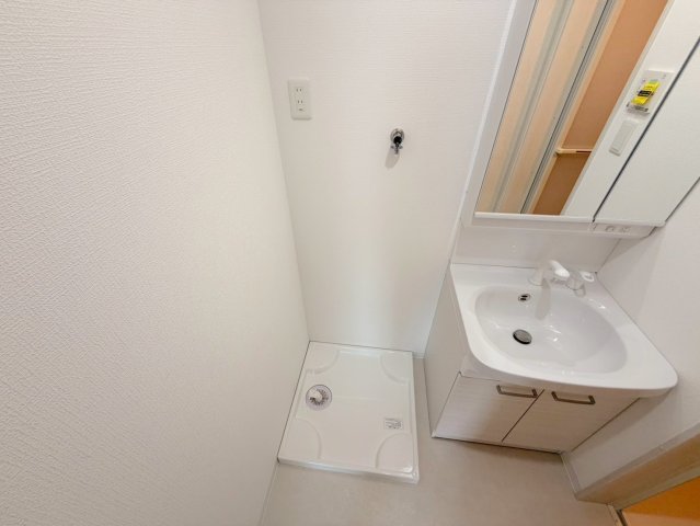 その他設備　嬉しい室内洗濯機置場。これで洗濯機も長持ちしますね。
