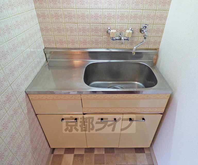 地下鉄烏丸線 今出川駅 徒歩15分 5階建 築47年のキッチン写真