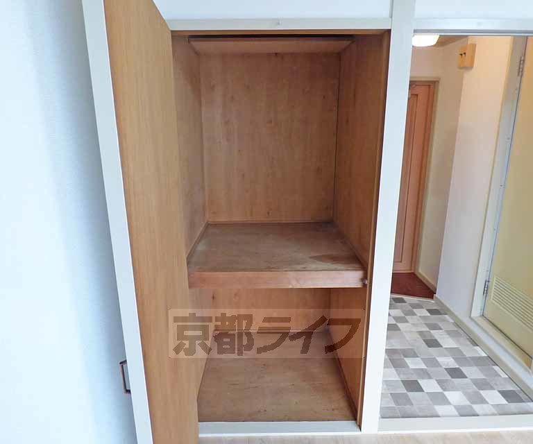 地下鉄烏丸線 今出川駅 徒歩15分 5階建 築47年の内装写真