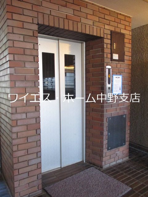 都営大江戸線 中野坂上駅 徒歩6分 4階建 築46年の外観写真