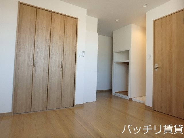 居室・リビング　別号室タイプの為、現状を優先いたします