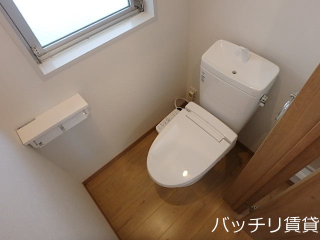 トイレ　別号室タイプの為、現状を優先いたします