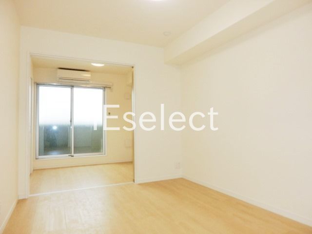 居室・リビング　白を基調とした明るいお部屋です