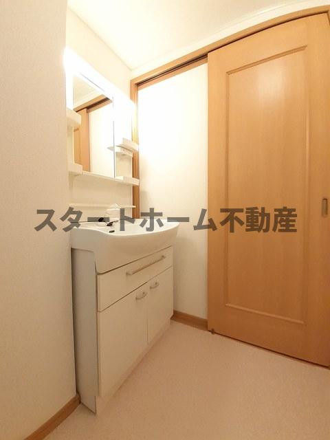 洗面設備　独立洗面台です