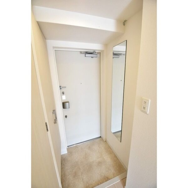 玄関　※参考　玄関　他のお部屋の写真です