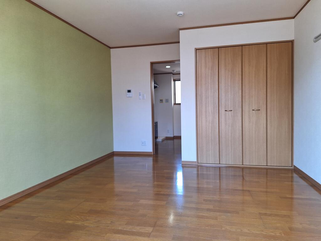 その他部屋・スペース　居室・バルコニー側から撮影
