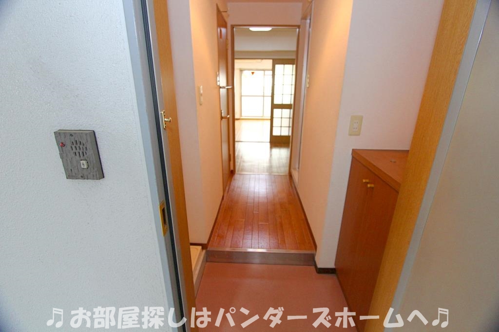産晃マートビルの玄関写真