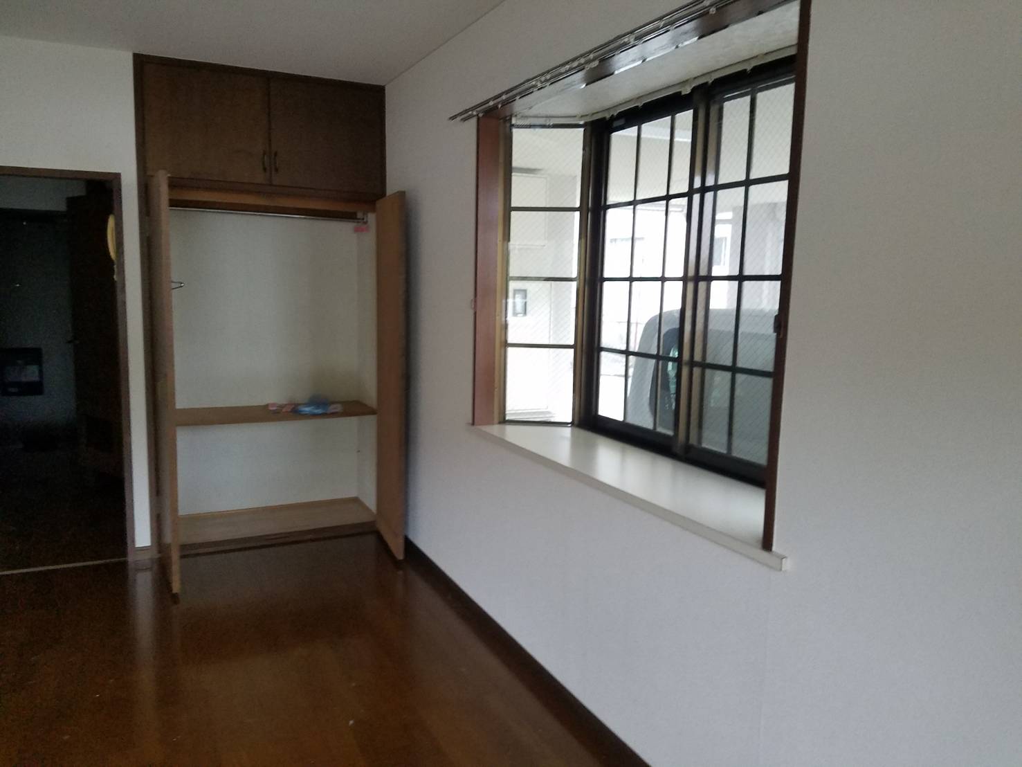 カレッジ花尾の居間写真