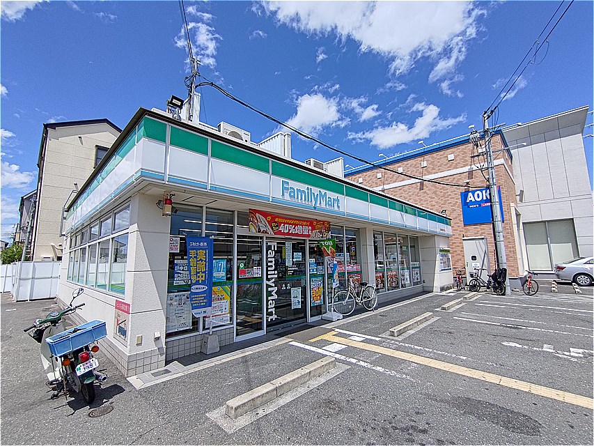 コンビニ　ファミリーマート四條畷雁屋西町店（コンビニ）まで437m