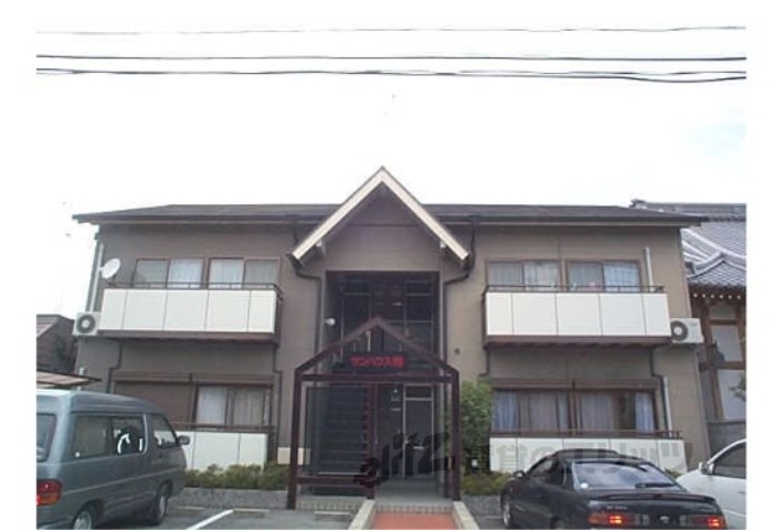 京都市西京区桂千代原町のアパートの建物外観