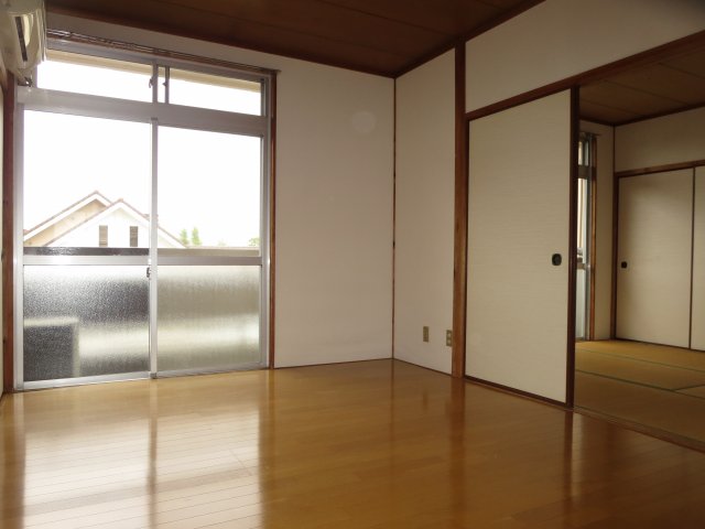 居室・リビング　個人の部屋や寝室として使える洋室です