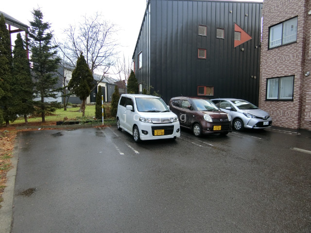 【札幌市北区あいの里三条のマンションの駐車場】