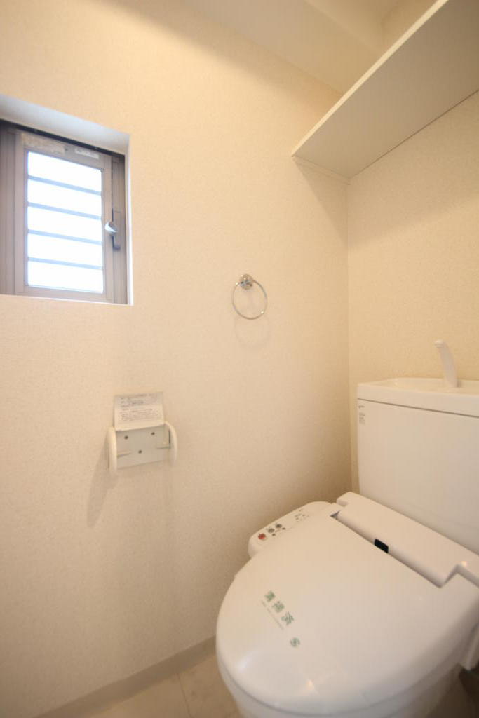 阪急神戸線 十三駅 徒歩4分 10階建 築19年のトイレ写真