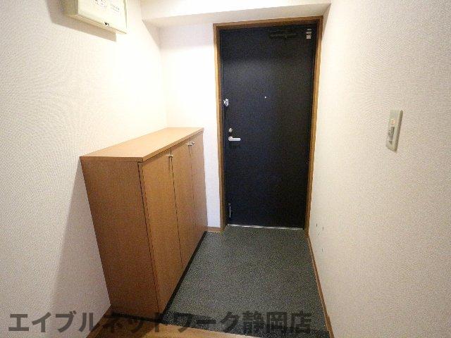 【静岡市葵区銭座町のマンションの玄関】