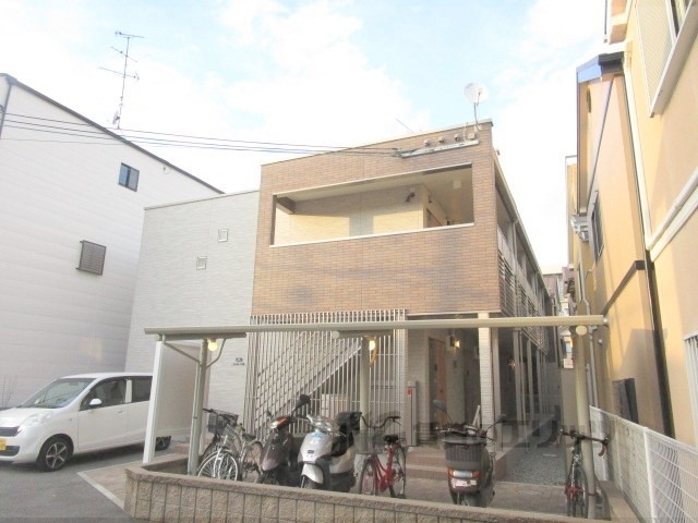 長岡京市今里のアパートの建物外観