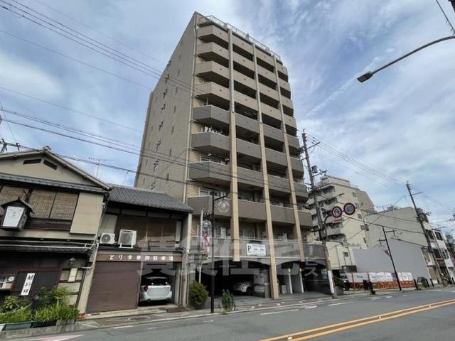 京都市上京区十四軒町のマンションの建物外観