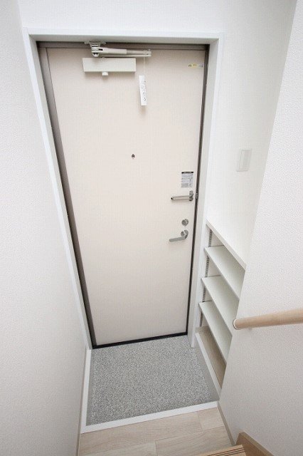玄関　同物件、別号室のものです。