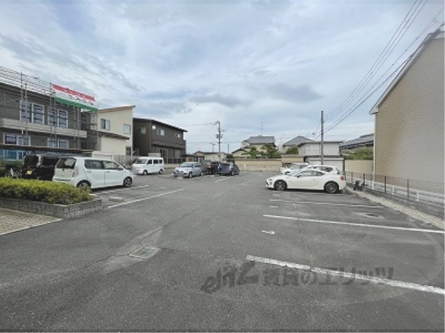 【生駒郡斑鳩町法隆寺西のアパートの駐車場】