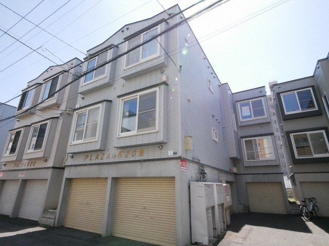 札幌市中央区南二十条西のアパートの建物外観