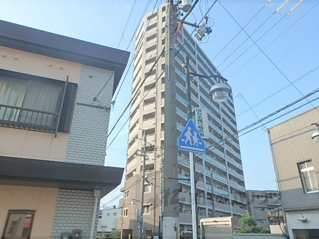 守山市梅田町のマンションの建物外観