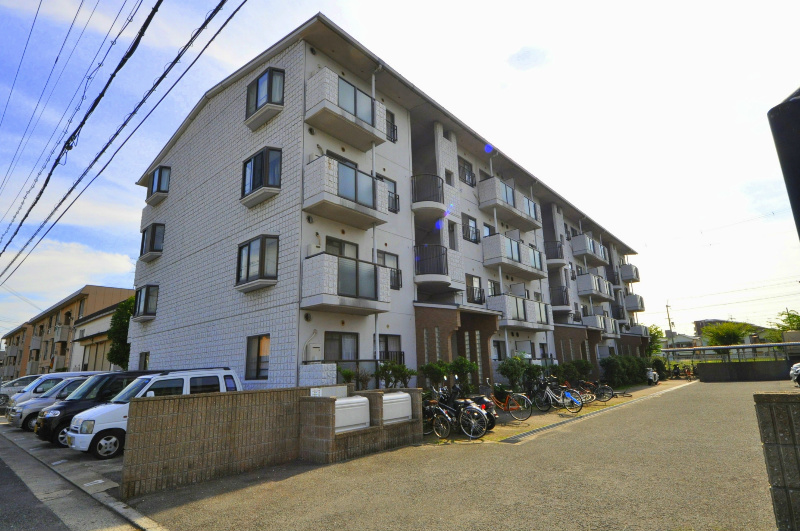 八尾市山本町南のマンションの建物外観