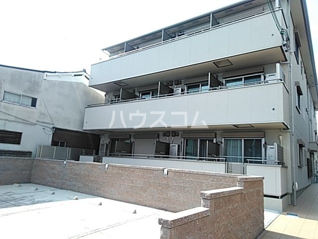 京都市右京区山ノ内中畑町のアパートの建物外観